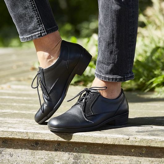 AGATHE NOIR - Chaussures de confort à lacets Le chic urbain pour Femme