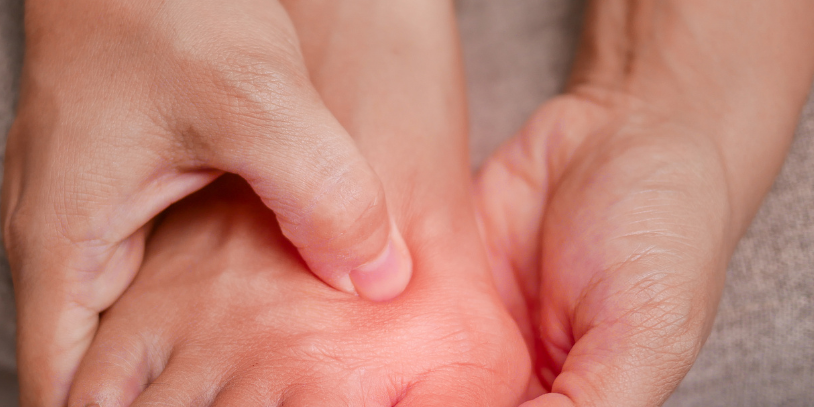 Hallux Valgus : comprendre les vraies causes et les solutions naturelles pour soulager vos pieds